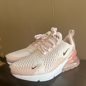 NWOT Nike Air Max 270 in pink, size 9